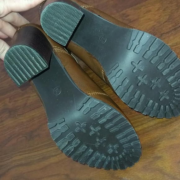 Brown leather ankle heels - Picture 3 of 4